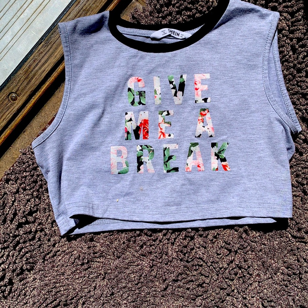 Crop top form SHEIN color gray lettering is flower